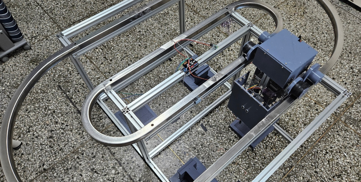 MAS는 학교에서 배우는 것 뿐만 아니라 더 나아가 사회에 도움이 될 수 있는 로봇을 직접 만들어 각종 대회에 출전해 학생들끼리 서로 협업을 하며 자신의 전공지식과 역량을 같이 키워나가는 로봇자동화공학부 전공동아리입니다.