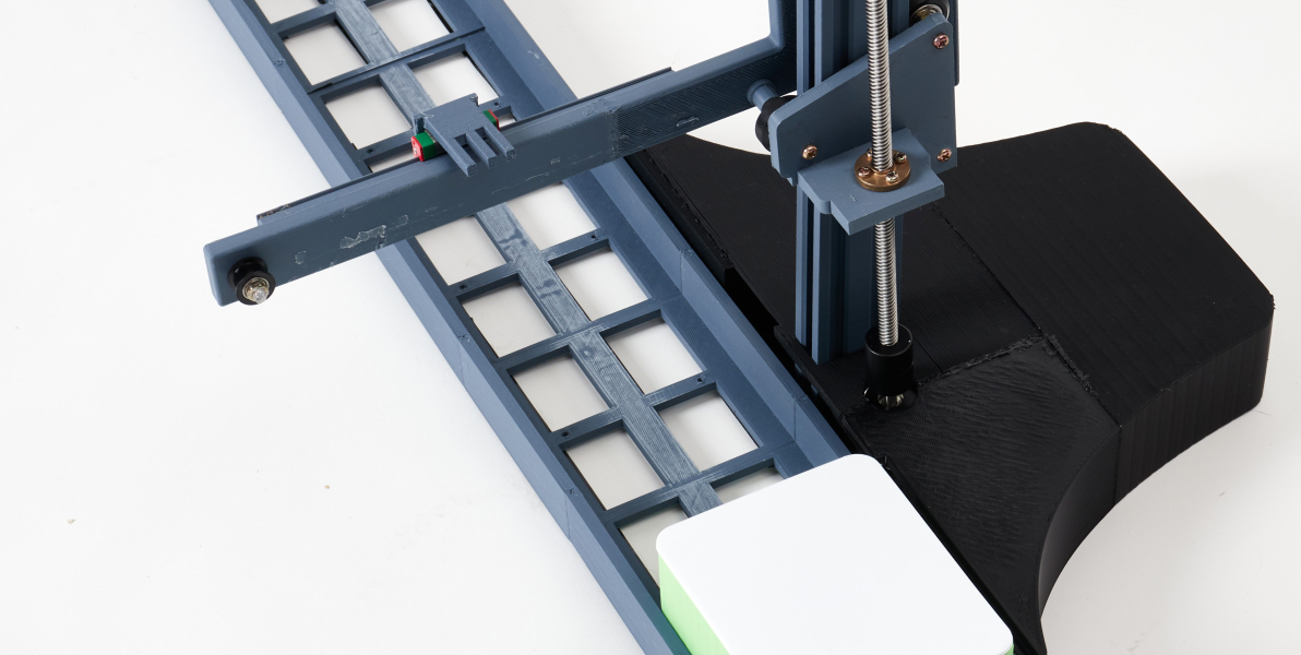 Arduino, LabVIEW, Raspberry pi 등을 활용한 모터의 정밀 제어 실험 / 전기 회로 설계, 센서 및 모터 제어 기술을 활용한 로봇 제작 / 지속 가능한 에너지 시스템과 스마트 그리드 기술을 연구 / 전기차의 기본 원리, 배터리 관리 시스템(BMS) 시스템을 설계 및 실습 / 인공지능(AI)과 자동화 시스템을 개발 / 전기공학 이론적 기초를 심화 학습하고, 최신 연구 동향을 탐구합니다.