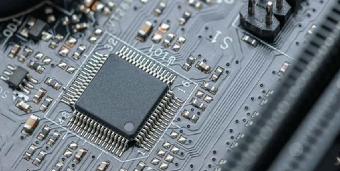 2024년에 새로운 이름으로 결성된 반도체 전공 동아리로서, “반디” 는 “반도체 디자인”에서 유래된 이름입니다. “반디”는 반도체전자공 학과 전공 이론 및 실기 학습, 특히 반도체 디자인(설계) 기술에 관련된 지식을 기반으로 한 실무형 설계 실습을 통해 미래 반도체 산업에 종사할 전문 기술을 학습하는데 역점을 두고 있습니다. 또한 반도체설계산업기사 이론 및 실기 시험 준비를 위한 학습 활동과 더불어 반도체 소자, 공정, 집적회로와 관련된 최신 반도체 기술에 대한 학습을 통해 반도체 설계 뿐만 아니라 반도체 관련 다양한 업체 취업 준비를 목표로 하고 있습니다.