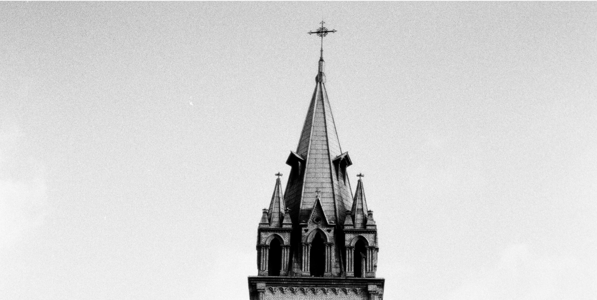 A&P(Architecture&Photo)는 건축 사진 연구회의 줄임말로 의미 있는 건축물이나 여러 장르의 건축물들을 한 장의 사진으로 담기 위한 사진 촬영 기술에 대해 연구하고 필름 카메라로 찍은 사진을 현상⋅인화 과정을 통해 최고의 결과물로 만들어 내는 동아리입니다.