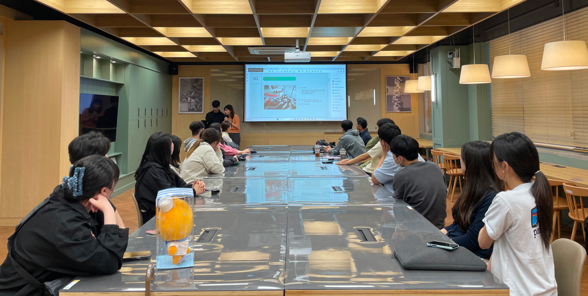 실내건축디자인 전공 학생들이 함께 모여 전공 실력을 향상시키고, 실무역량을 키우며, 인적 네트워크를 확장하는 것을 목적합니다. 동아리 학생들이 실내건축디자인 분야에서 더욱 성장하고, 창의적이고 실무적인 설계 역량을 키울 수 있도록 다양한 활동을 제공하고 있습니다.