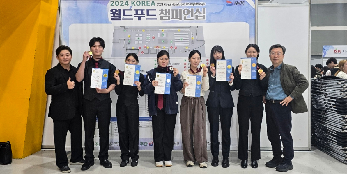 TORONS는 고대 그리스어로 관광의 어원이며, 전공분야 학습과 칵테일 경진대회 등을 통하여 취업경쟁력을 제고하는 동아리입니다.